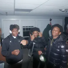 Dengarkan SpongeBobj, tonton video musik, baca bio, lihat tanggal tur & lainnya!