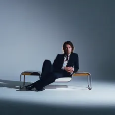 Dengarkan Cosmic Crooner, tonton video musik, baca bio, lihat tanggal tur & lainnya!