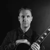 Escucha a undefined, mira vídeos musicales, lee la biografía, consulta fechas de giras y mucho más.