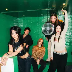 Ouve Phantasia, vê vídeos de música, lê a biografia, vê as datas da digressão e muito mais!