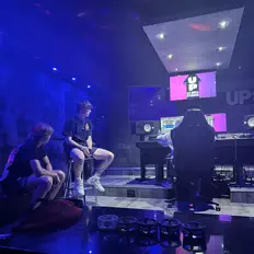 Poslechněte si interpreta pete, sledujte hudební videa, přečtěte si životopis, podívejte se na data turné a další informace.