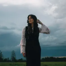 Kaeley Jadeを聴いたり、ミュージックビデオを鑑賞したり、経歴やツアー日程などを確認したりしましょう！