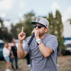 NPride Vegaを聴いたり、ミュージックビデオを鑑賞したり、経歴やツアー日程などを確認したりしましょう！