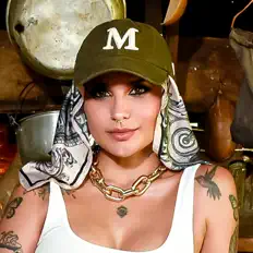 Dengarkan Martina La Peligrosa, tonton video musik, baca bio, lihat tanggal tur & lainnya!