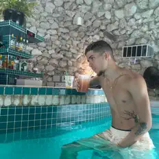 Hör dir FlawdaBoyRoger an, schau dir Musikvideos an, lies die Biografie, finde Tourdaten und mehr!