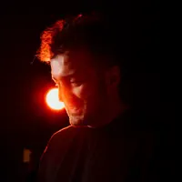 Poslechněte si interpreta undefined, sledujte hudební videa, přečtěte si životopis, podívejte se na data turné a další informace.