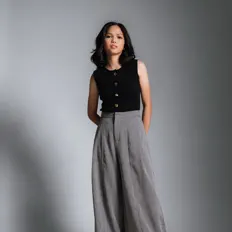 Dengarkan Meg Zurbito, tonton video musik, baca bio, lihat tanggal tur & lainnya!