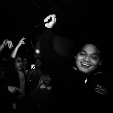 收听 Vbrent Lagas、观看音乐视频、阅读小传、查看巡演日期等 ！