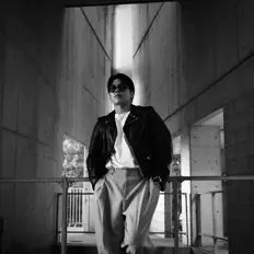 KAORUを聴いたり、ミュージックビデオを鑑賞したり、経歴やツアー日程などを確認したりしましょう！