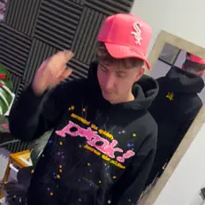 Goldchains을(를) 듣고, 뮤직 비디오를 보고, 약력을 읽고, 투어 일정 등을 확인하세요!