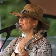 Escucha a Sarah Louise, mira videos musicales, lee su biografía, consulta las fechas de las gira y más.