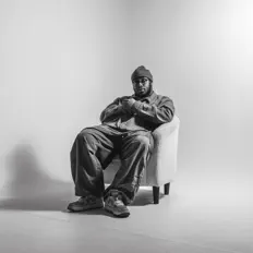 Hör dir Nolais an, schau dir Musikvideos an, lies die Biografie, finde Tourdaten und mehr!