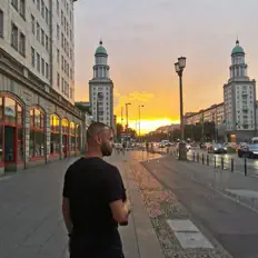 Ascolta Nestito, guarda video musicali, leggi la biografia, vedi le date del tour & altro!