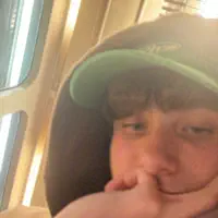 聆聽 undefined、觀看音樂影片、閱讀小傳、查看巡演日期等！