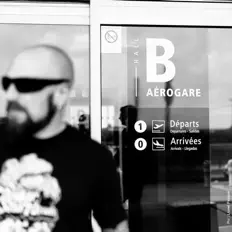 Poslechněte si interpreta Phantom Status, sledujte hudební videa, přečtěte si životopis, podívejte se na data turné a další informace.