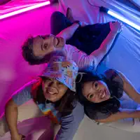 Escucha a undefined, mira videos musicales, lee su biografía, consulta las fechas de las gira y más.