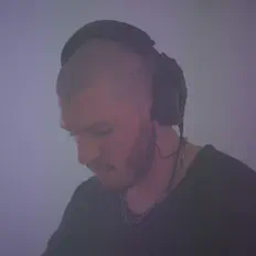 Poslechněte si interpreta Glass Eater, sledujte hudební videa, přečtěte si životopis, podívejte se na data turné a další informace.