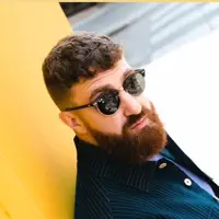 Ouve undefined, vê vídeos de música, lê a biografia, vê as datas da digressão e muito mais!