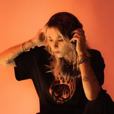 Jastice을(를) 듣고, 뮤직 비디오를 보고, 약력을 읽고, 투어 일정 등을 확인하세요!
