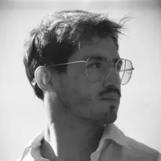 聆聽 Me Dicen Jos、觀看音樂影片、閱讀小傳、查看巡演日期等！
