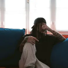 收听 MEEKAE、观看音乐视频、阅读小传、查看巡演日期等 ！