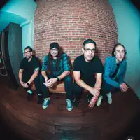 Hör dir undefined an, schau dir Musikvideos an, lies die Biografie, finde Tourdaten und mehr!