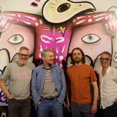 Steve MacDream Coloursを聴いたり、ミュージックビデオを鑑賞したり、経歴やツアー日程などを確認したりしましょう！