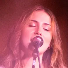 Escucha a Alyssa Brigiotta, mira videos musicales, lee su biografía, consulta las fechas de las gira y más.