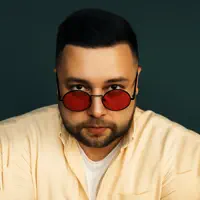 Escucha a undefined, mira videos musicales, lee su biografía, consulta las fechas de las gira y más.