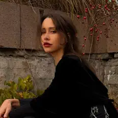 Dengarkan Vivid Rose, tonton video musik, baca bio, lihat tanggal tur & lainnya!