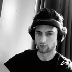 聆聽 RICCI X、觀看音樂影片、閱讀小傳、查看巡演日期等！