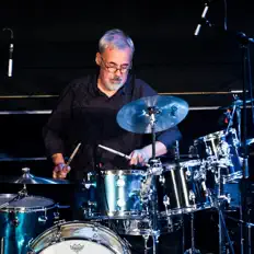 Ouve Jan Noponen, vê vídeos de música, lê a biografia, vê as datas da digressão e muito mais!