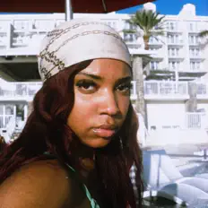 CiJanaiを聴いたり、ミュージックビデオを鑑賞したり、経歴やツアー日程などを確認したりしましょう！