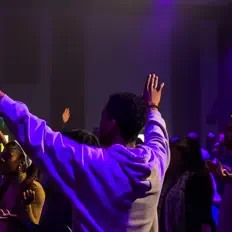 Faith dinle, müzik videolarını izle, biyografisini oku, tur tarihlerini ve daha fazlasını gör!