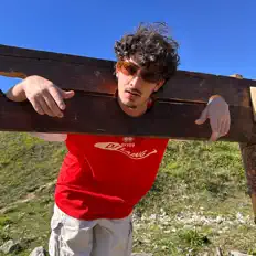 Ouça עופרי בר, assista a videoclipes, leia a biografia, veja as datas das turnês e mais!