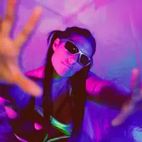 Escucha a undefined, mira videos musicales, lee su biografía, consulta las fechas de las gira y más.