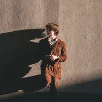 undefined dinle, müzik videolarını izle, biyografisini oku, tur tarihlerini ve daha fazlasını gör!