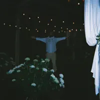 Ouve undefined, vê vídeos de música, lê a biografia, vê as datas da digressão e muito mais!