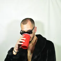 聆聽 Zal Got It、觀看音樂影片、閱讀小傳、查看巡演日期等！