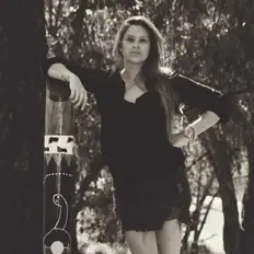 收听 Jacqui Carter、观看音乐视频、阅读小传、查看巡演日期等 ！