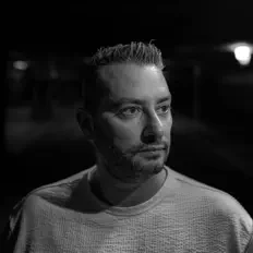 Hör dir Danny Waters an, schau dir Musikvideos an, lies die Biografie, finde Tourdaten und mehr!