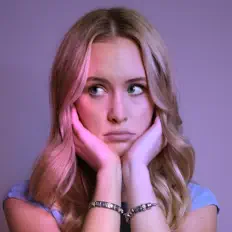 Paige Oliviaを聴いたり、ミュージックビデオを鑑賞したり、経歴やツアー日程などを確認したりしましょう！