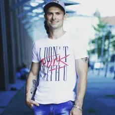 Ascolta VLoDa, guarda video musicali, leggi la biografia, vedi le date del tour & altro!