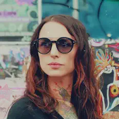 Écoutez Jennykat, regardez des vidéoclips, lisez la biographie, consultez les dates de tournée et plus encore !