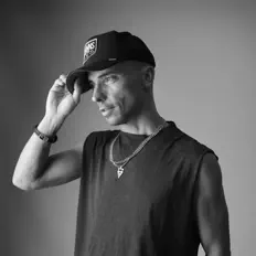 Ouve J-Sun Rivera, vê vídeos de música, lê a biografia, vê as datas da digressão e muito mais!