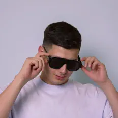 Ascolta Johan RM, guarda video musicali, leggi la biografia, vedi le date del tour & altro!