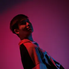 귀쇼을(를) 듣고, 뮤직 비디오를 보고, 약력을 읽고, 투어 일정 등을 확인하세요!