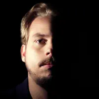 Escucha a undefined, mira videos musicales, lee su biografía, consulta las fechas de las gira y más.