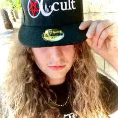 收听 ilykarma、观看音乐视频、阅读小传、查看巡演日期等 ！