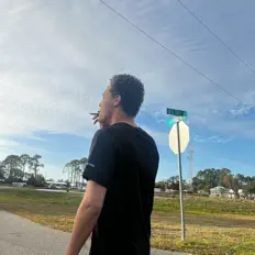 Lon Da Donを聴いたり、ミュージックビデオを鑑賞したり、経歴やツアー日程などを確認したりしましょう！